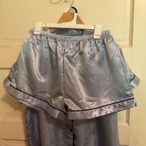 NWOT Contrast Piping Satin PJ Set / Pajama Set - Picture 4 of 5